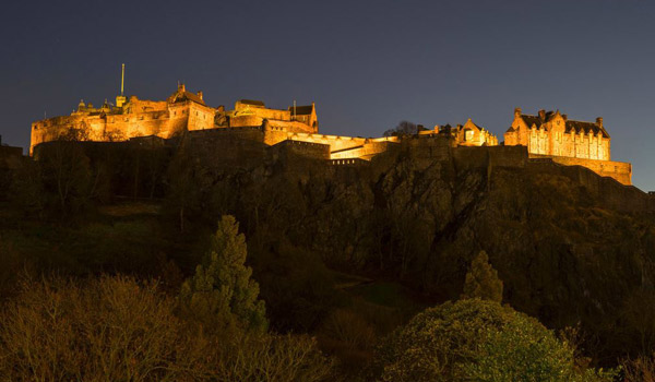 https://www.authenticvacations.com/booking//themed/ireland/media/images/179/zoom/outlander-edinburgh-castle-600x350.jpg